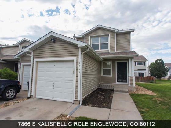 End Townhome unit in desirable Southcreek Sub!